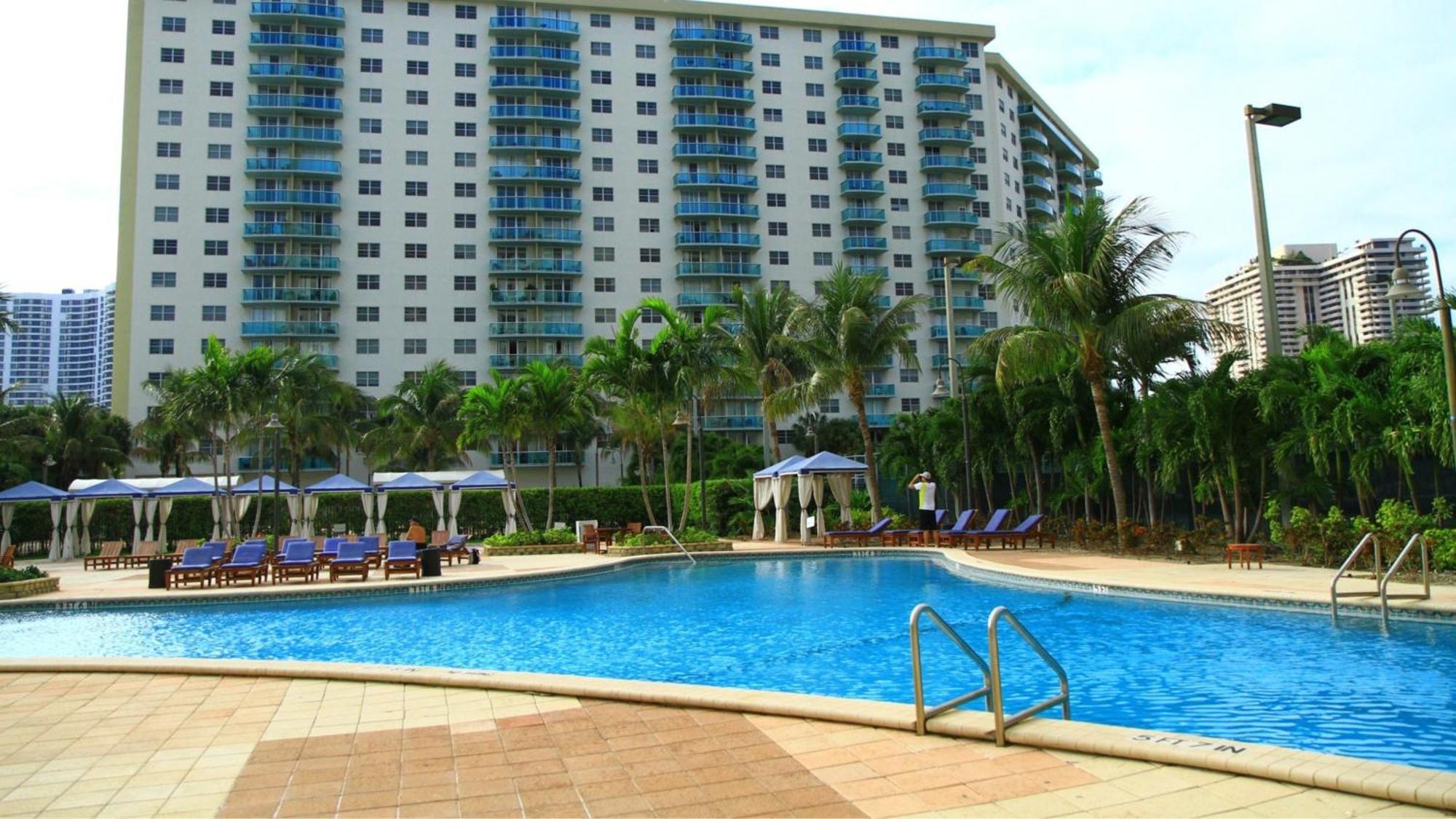 Cozy Ocean Views Condo With Pool & Tennis Court Sunny Isles Beach Exterior photo