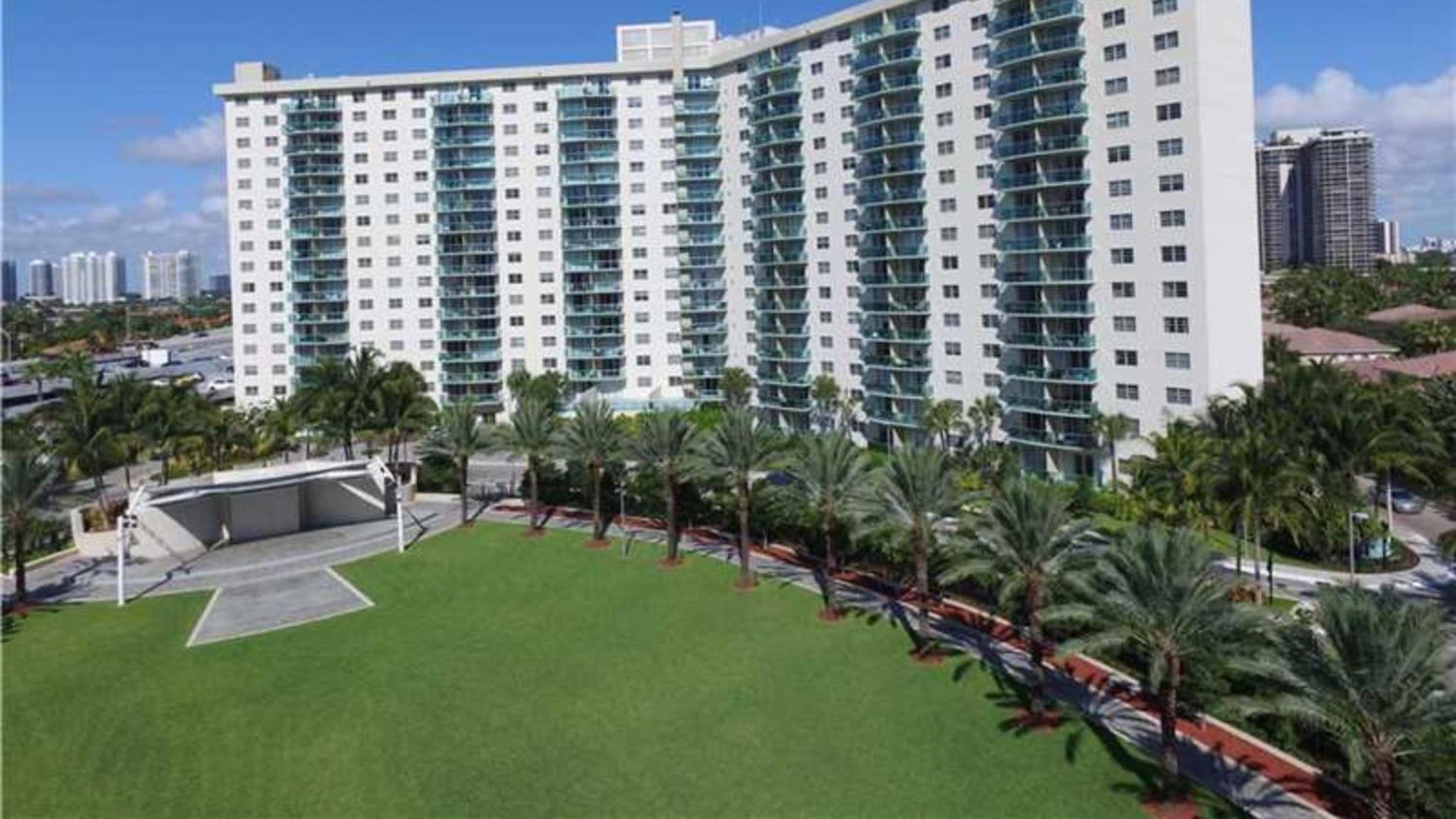 Cozy Ocean Views Condo With Pool & Tennis Court Sunny Isles Beach Exterior photo