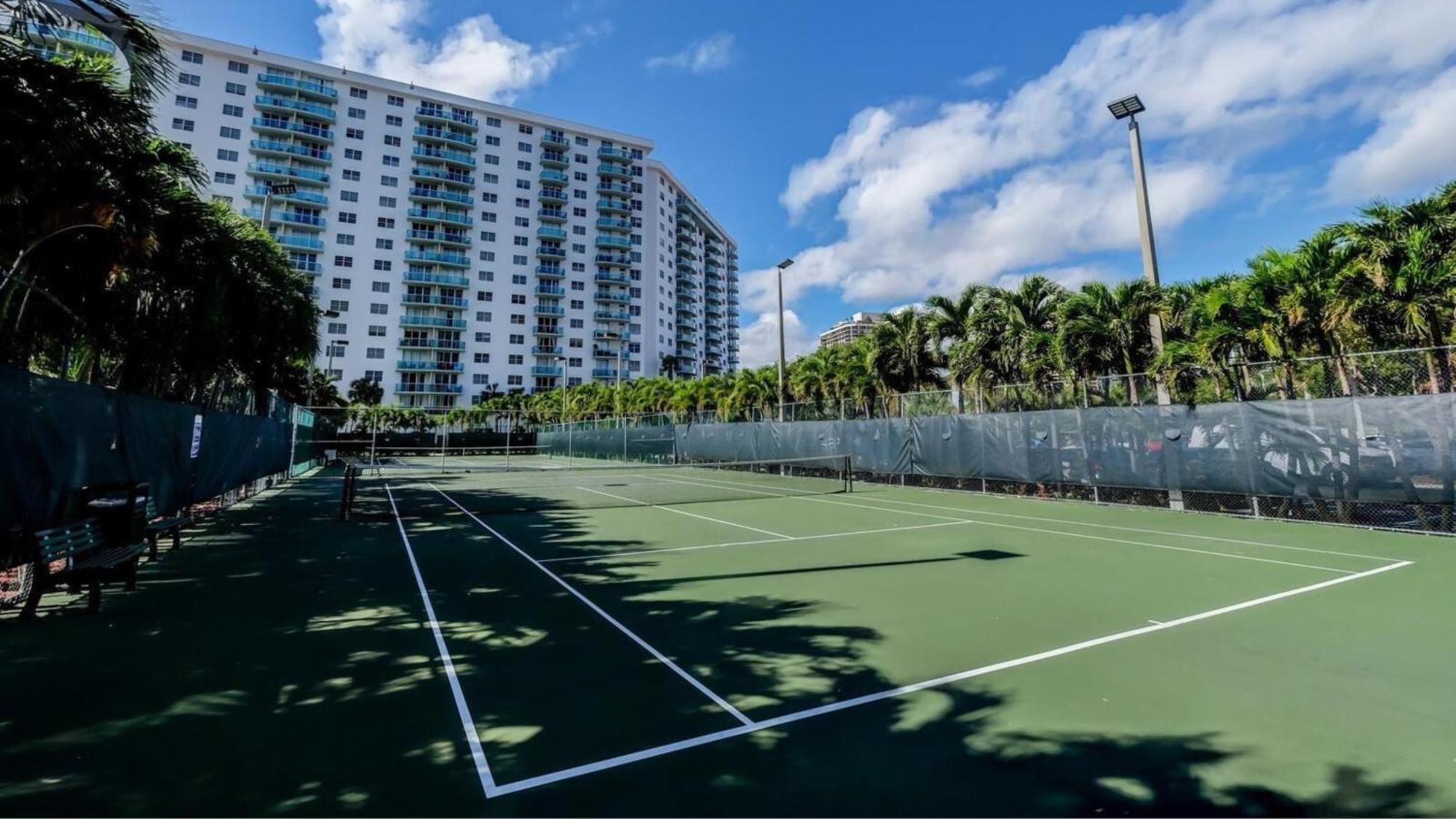 Cozy Ocean Views Condo With Pool & Tennis Court Sunny Isles Beach Exterior photo