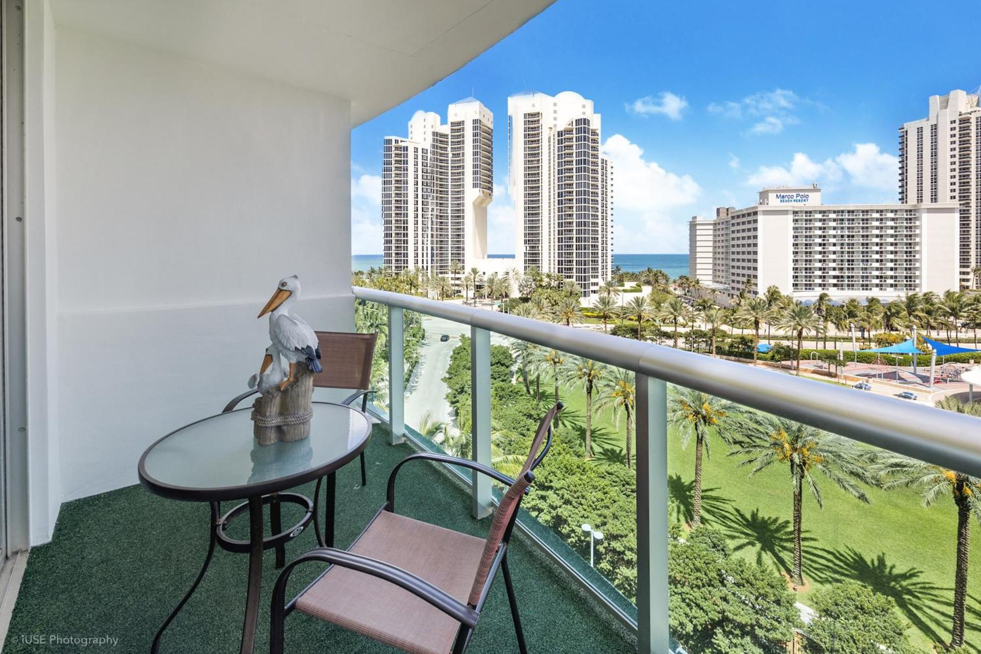 Cozy Ocean Views Condo With Pool & Tennis Court Sunny Isles Beach Exterior photo